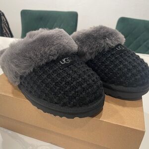 UGG cozy slipper Black size 6